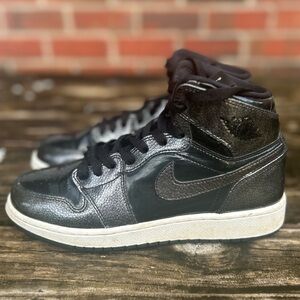 2016 Nike Air Jordan 1 Retro High Black Patent Anti-Gravity 5Y Shoe 705300-017